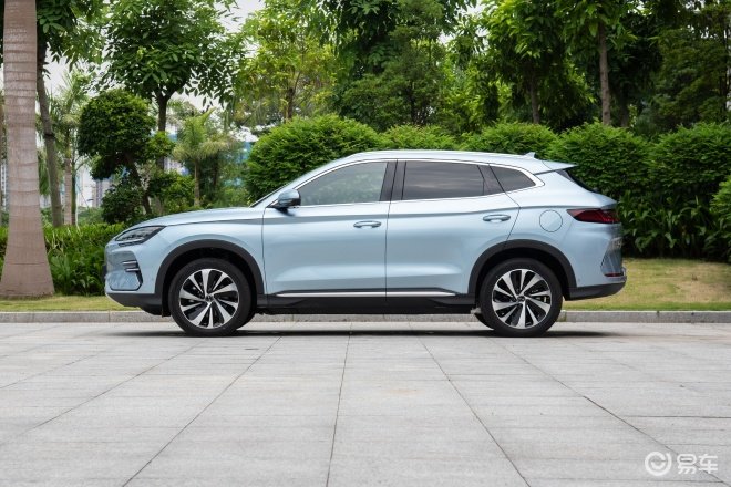 比亚迪宋plus冠军版将于今日上市预售1698万元起