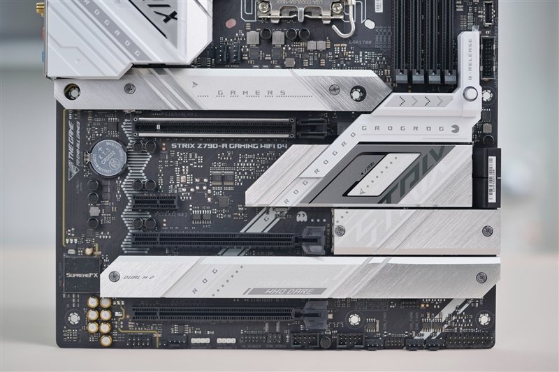 高颜值下更有非凡实力!ROG STRIX Z790-A GAMING WIFI D4吹雪主板评测:AI加持 13900KS轻松冲上6.2GHz