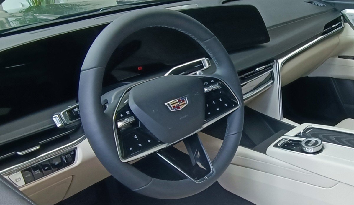 差不多的价格,选TA还是宝马3系?凯迪拉克CT6到店实拍