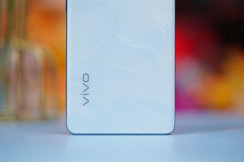 8mm机身下的续航王者!vivo S18评测:5000mAh超薄蓝海电池 轻松用一天半