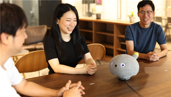 松下5月首发家用机器人:会说话会放屁 要用不完美温暖人类