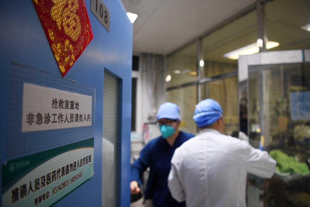 北京同仁医院急诊室,医务人员在忙碌。