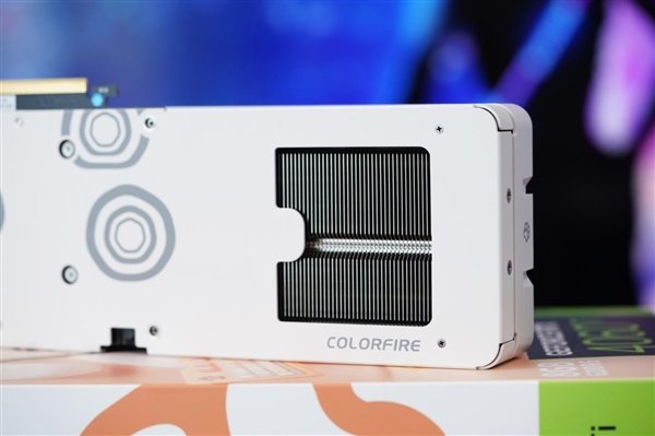 年轻人的第一只“大橘”!COLORFIRE RTX 4060 Ti橘影橙图赏