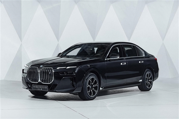 能挡无人机攻击 全新宝马7系/i7防弹版发布:油箱射穿也可自修复