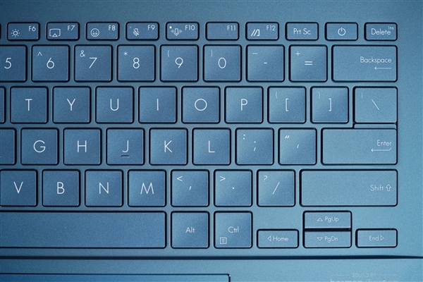 首台酷睿Ultra笔记本!华硕灵耀14 2024 AI超轻薄本图赏