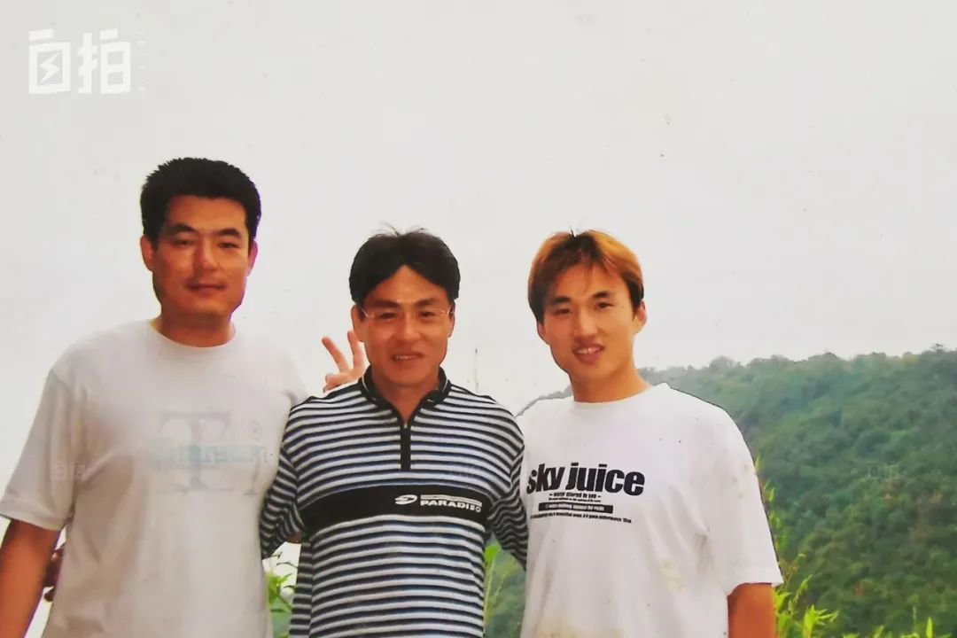 我(右一)和日本老板、同事的合影。