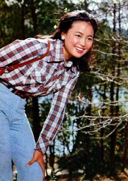 《庐山恋》中的张瑜，第一个以牛仔裤出镜的中国人，源自网络