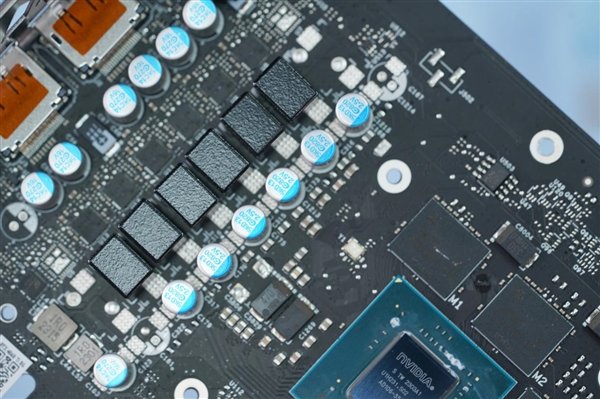 高颜值波普风!七彩虹RTX 4060 Ti Ultra W OC显卡图赏