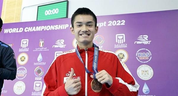 盛李豪在去年世锦赛10米气步枪比赛中获得铜牌