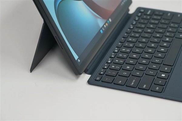 小米首款二合一笔记本!小米笔记本12.4图赏