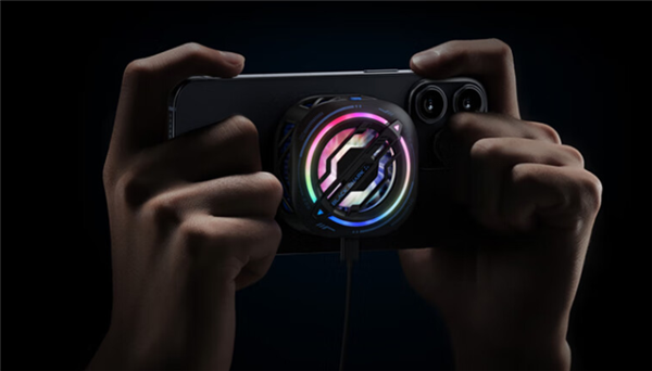 速降35℃!黑鲨冰封散热背夹3 Pro预售 首销199元