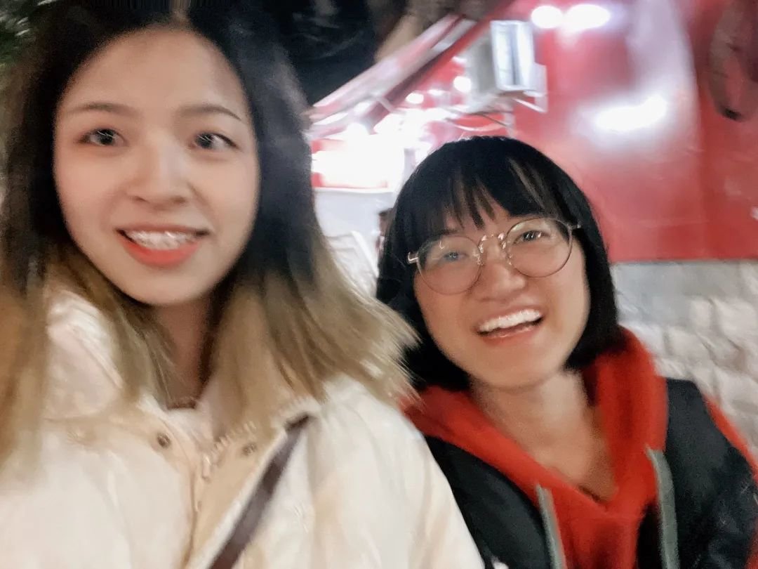 左:弯弯 右:超超