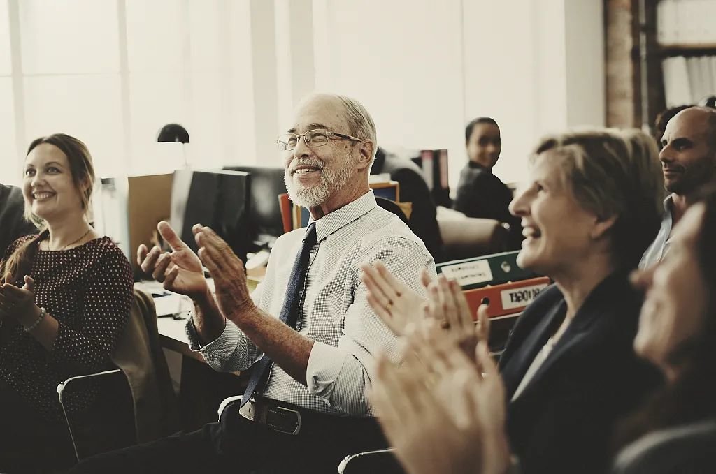 银发老人 图源:视觉中国