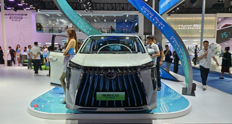 0t油电混动配电磁悬架 喝92号粗粮 成都车展实拍传祺e9_凤凰网汽车