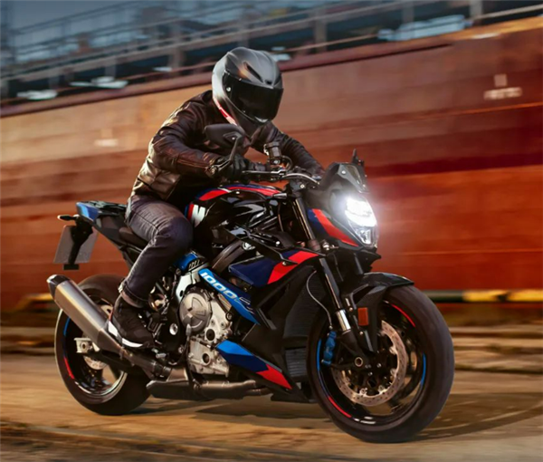 23.99万起 宝马两款新任机车皇帝上市:品牌民用摩托最高科技加持