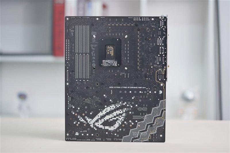 高颜值下更有非凡实力!ROG STRIX Z790-A GAMING WIFI D4吹雪主板评测:AI加持 13900KS轻松冲上6.2GHz