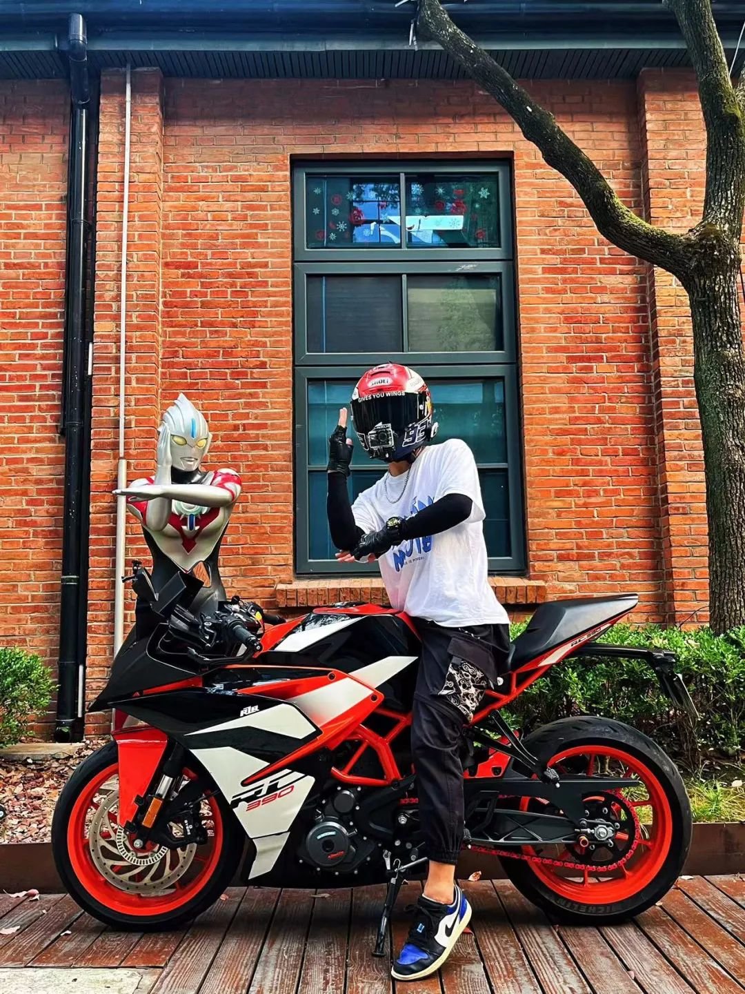 陈雨生的摩托车至今没有修好,他已经很久没有骑车上路了