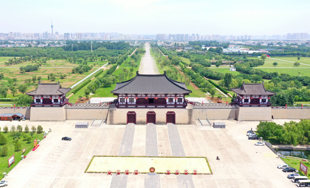 这是6月6日在河南洛阳拍摄的定鼎门遗址博物馆（无人机照片）。新华社记者郝源 摄