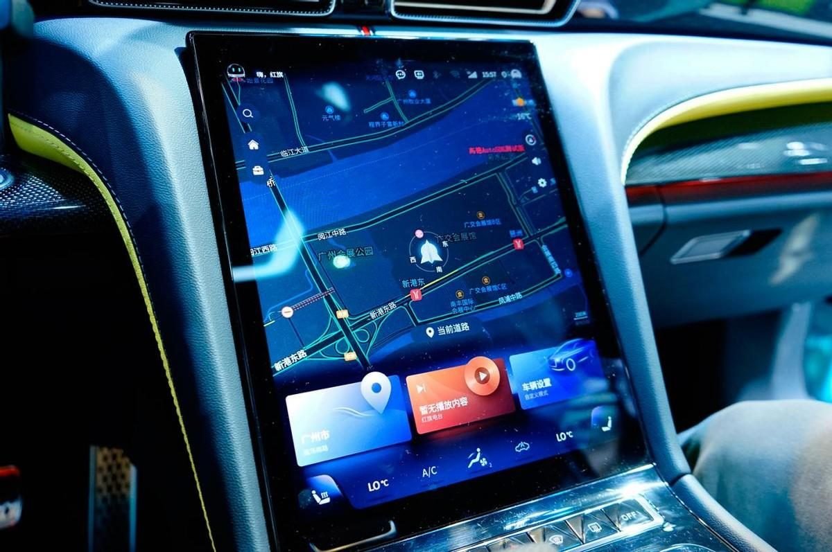0智能网联系统,卡片式ui界面操作简单,还能通过语音控制多媒体,导航
