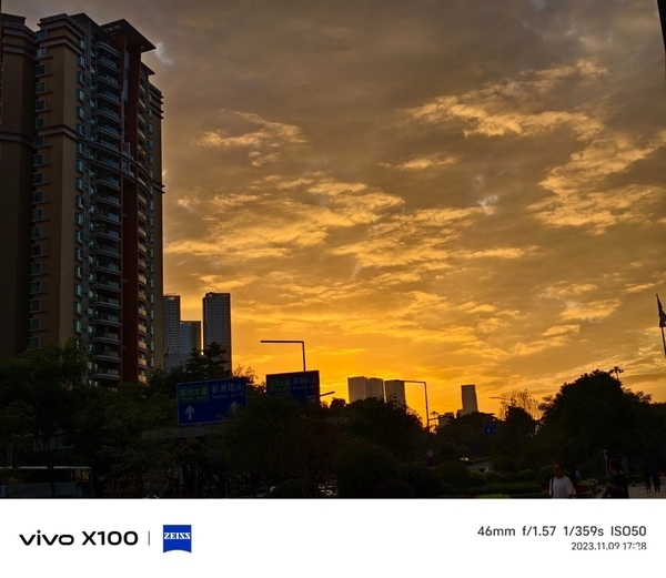 首发天玑9300旗舰芯,vivo X100带来满分旗舰体验