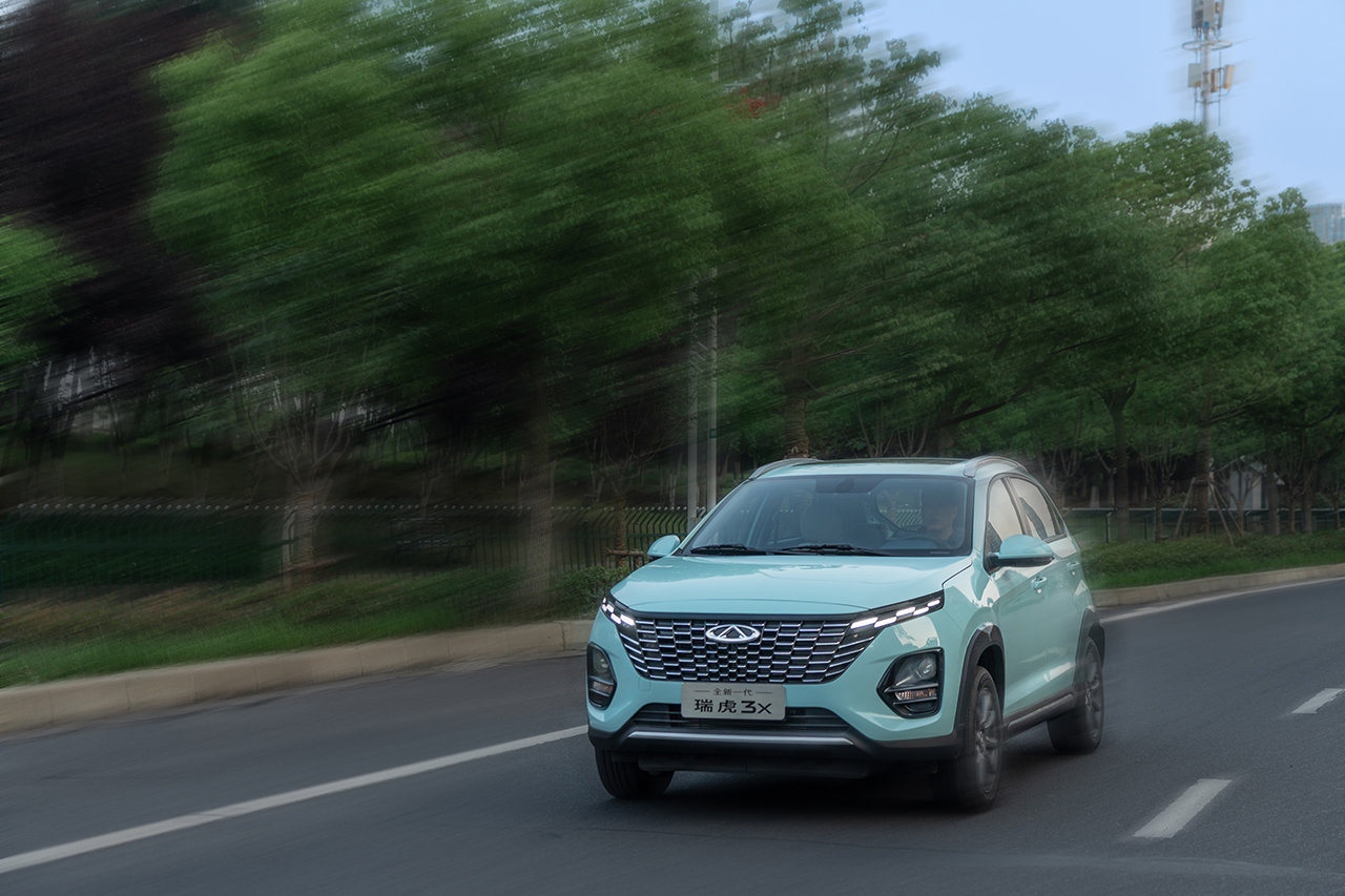 5.99万元起,全新前脸搭载1.5L发动机,奇瑞瑞虎3x正式上市