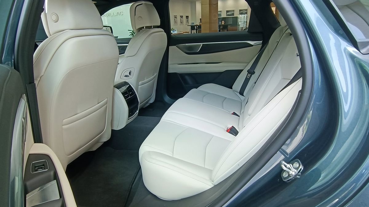 差不多的价格,选TA还是宝马3系?凯迪拉克CT6到店实拍