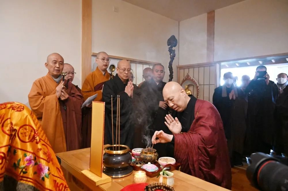 庄严现场!界诠法师主法传印长老入龛仪式_凤凰网佛教_凤凰网