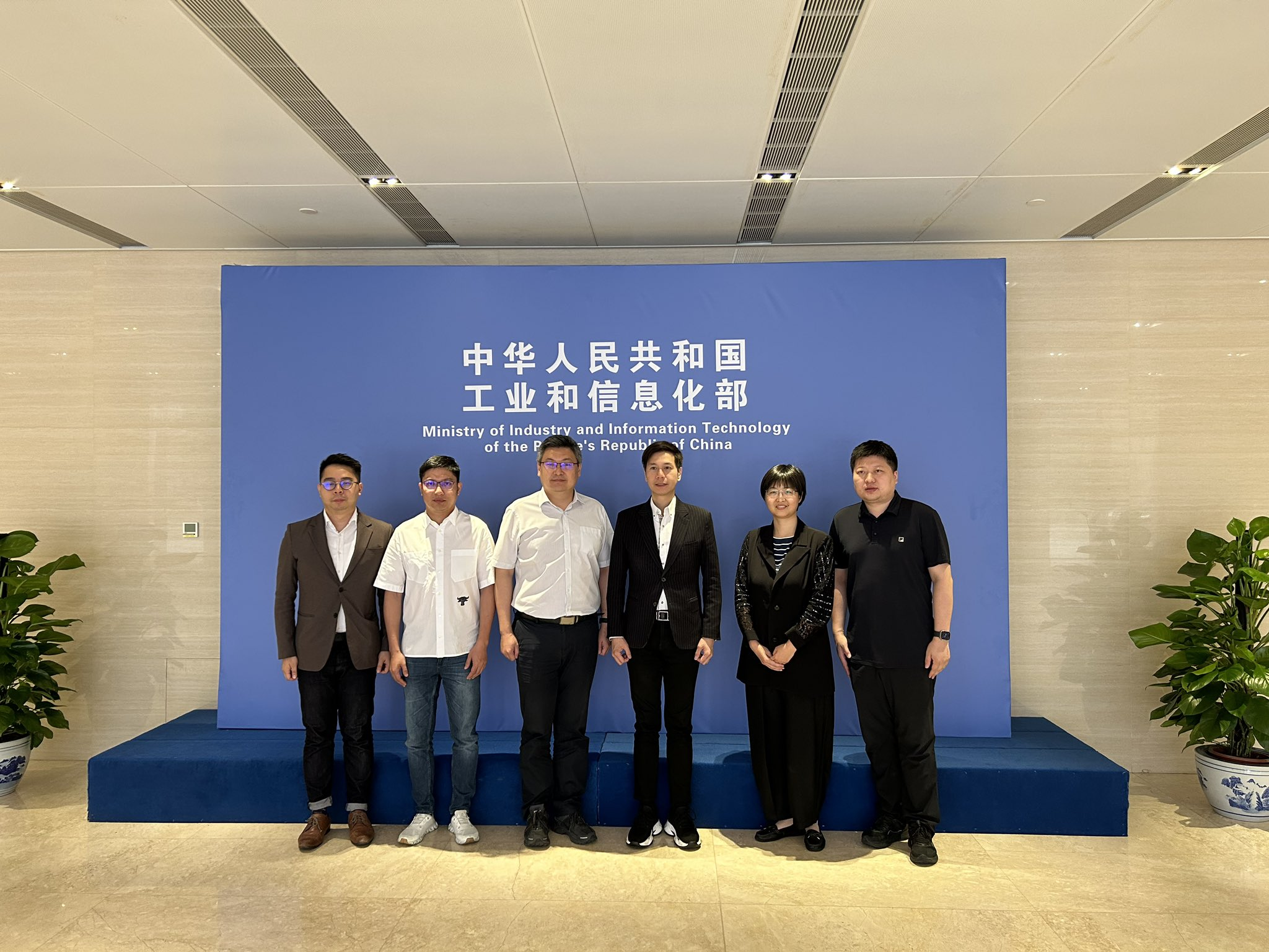 专访香港立法会议员吴杰庄：希望探讨沪港数字资产交易互联互通_凤凰网