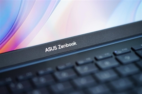 首台酷睿Ultra笔记本!华硕灵耀14 2024 AI超轻薄本图赏