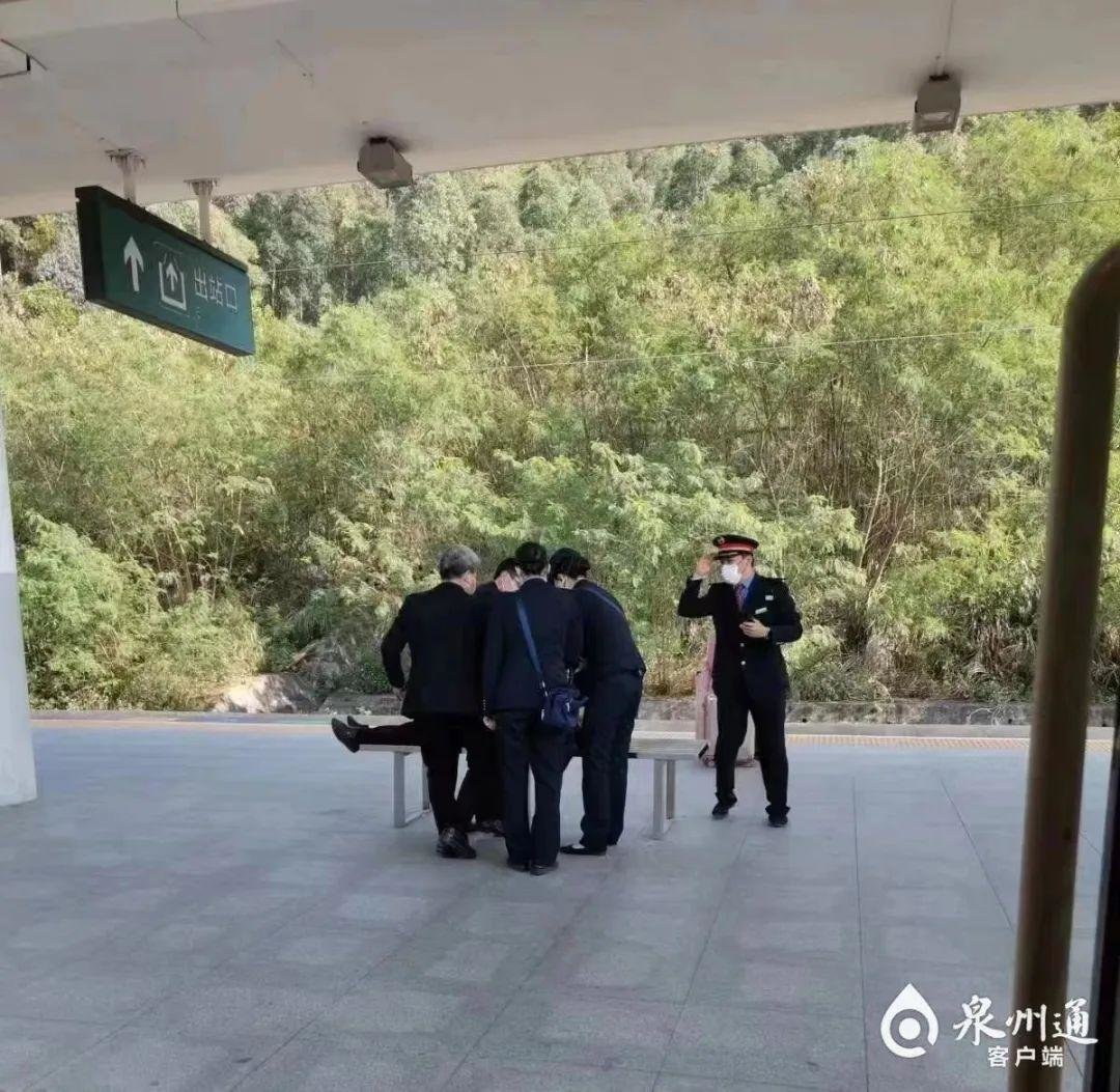 紧急！泉州开往深圳的动车上一乘客呼吸心跳骤停……