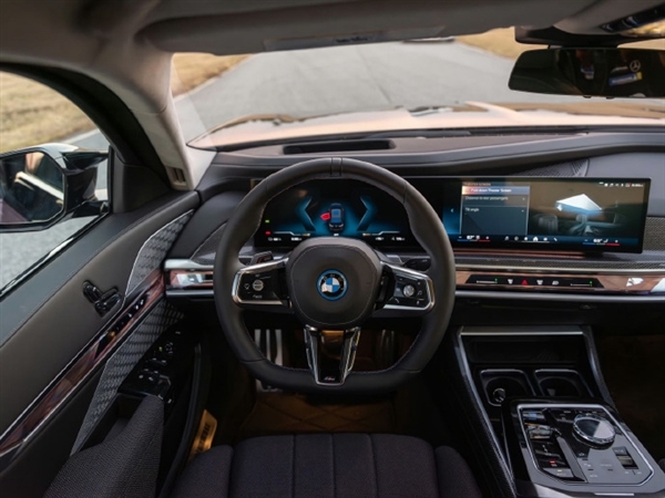 宝马最贵电动轿车!全新BMW i7 M70上市:起售价263万元