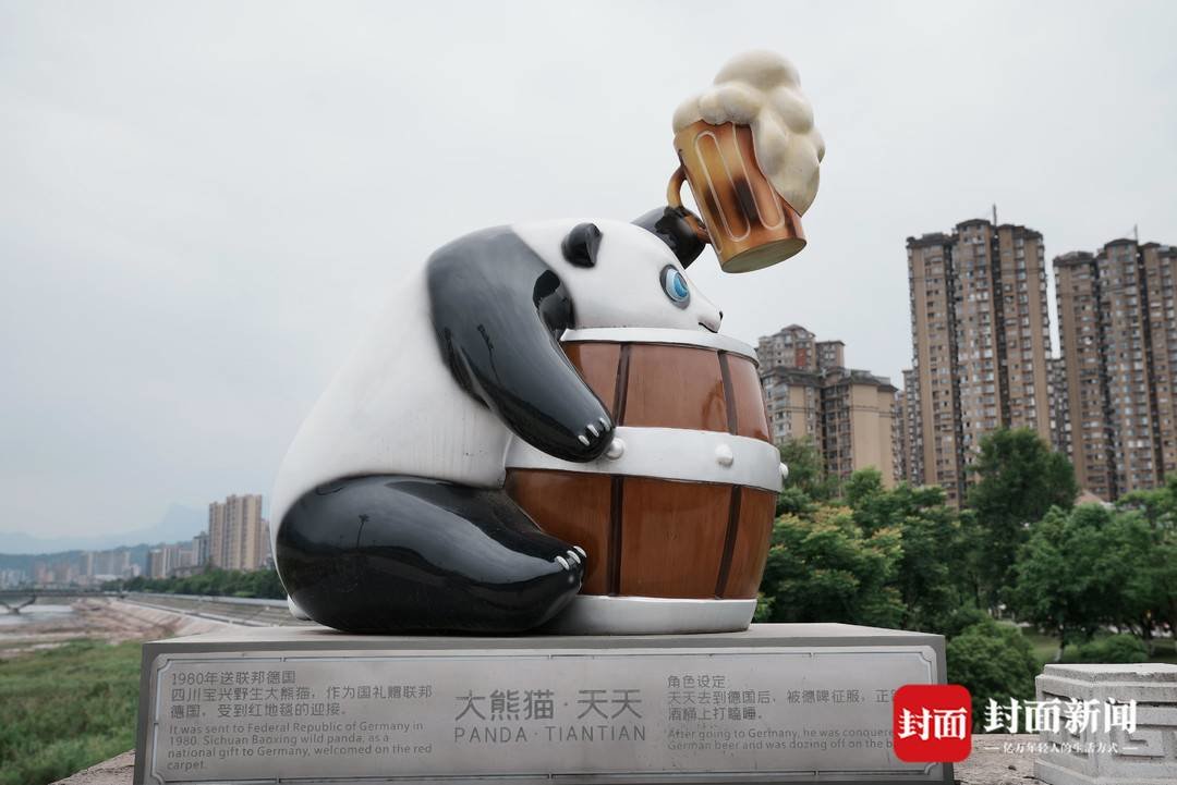 大熊猫天天雕塑