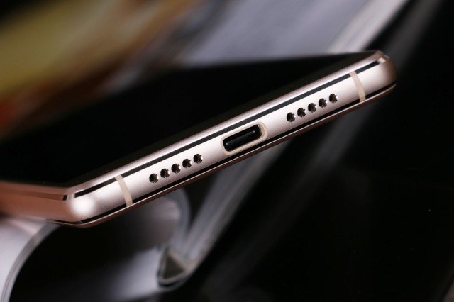 为什么三千块买手机,都没金属边框了?