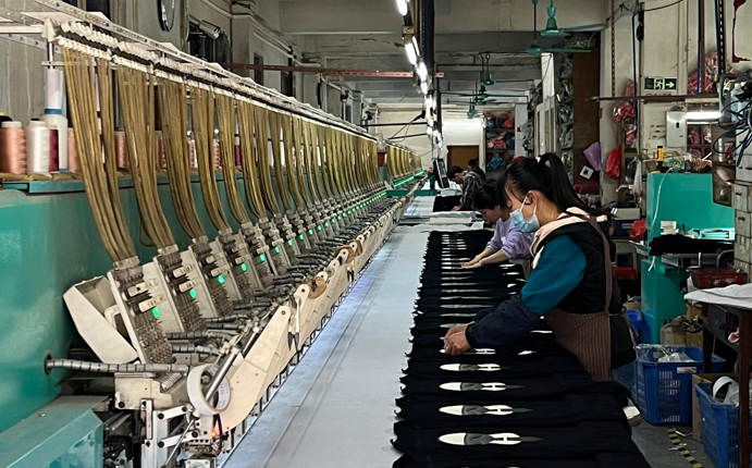 康鹭片区城中村内的制衣厂