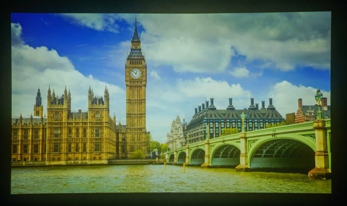 薄至一本书 小体积也能实现高亮度 当贝轻薄激光投影D5X Pro评测