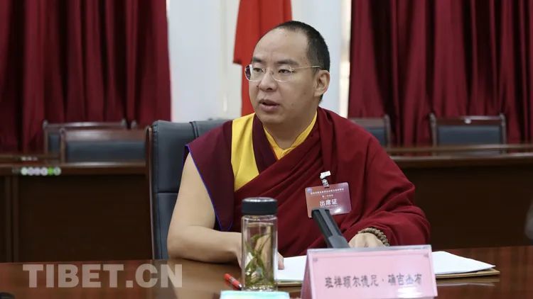 图为援助西藏发展基金会第五届理事会理事长班禅额尔德尼·确吉杰布讲话 摄影：旺啦