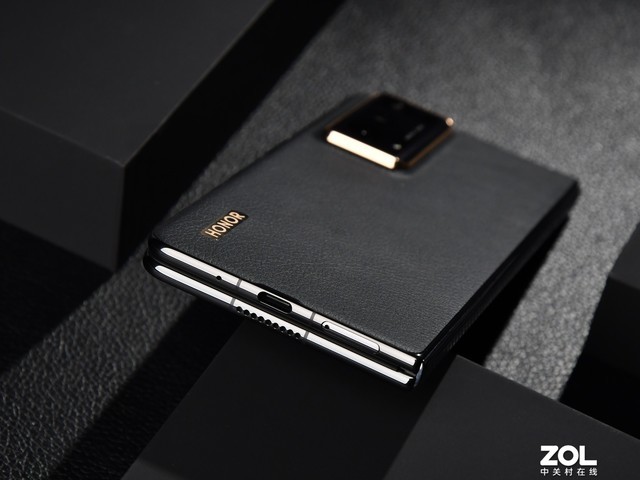 荣耀Magic V2评测:让我告别直板机的折叠屏普及之作