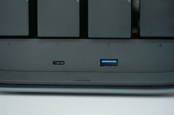 性能提升至2.5倍!新款极空间Z4 Pro图赏