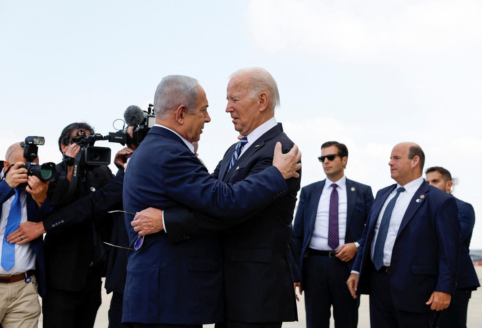 ▲10月18日，美国总统拜登抵达以色列后与内塔尼亚胡拥抱