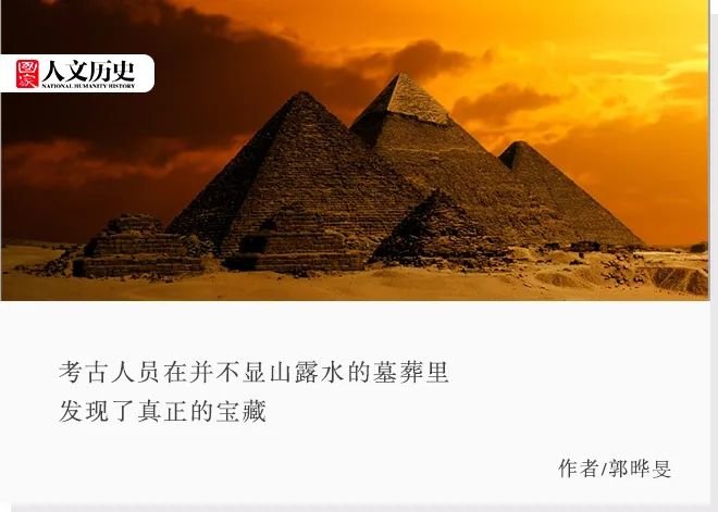 赫特弗瑞斯一世墓室出土家具复原图。虽然胡夫专门为其母亲赫特弗瑞斯一世建筑了小金字塔，但后者被葬在了位于这座小金字塔东北侧的一处地穴墓中，该墓室出土的镀金家具可以让今天的人们体验到埃及第四王朝王室成员奢华生活的许多细节