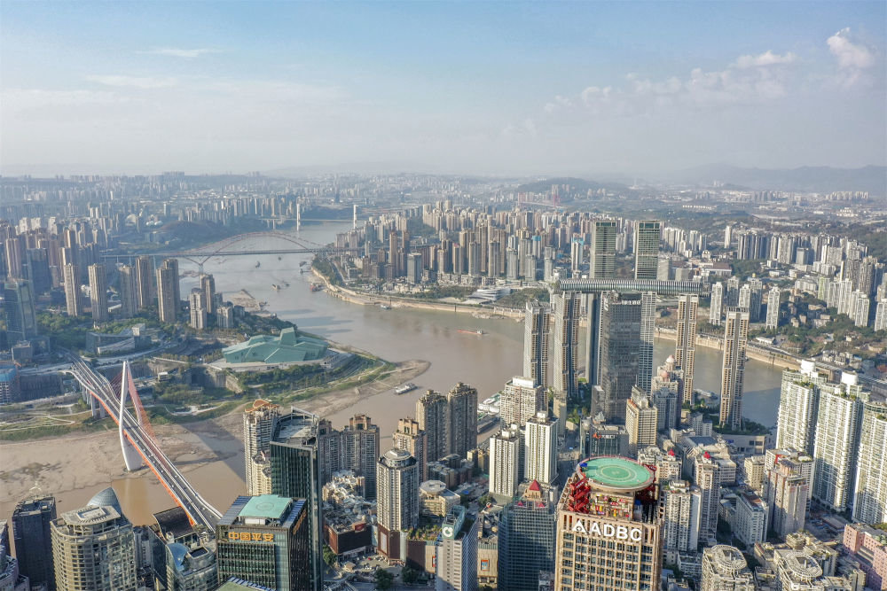 这是2022年9月5日拍摄的重庆中心城区风光（无人机照片）。新华社记者 黄伟 摄