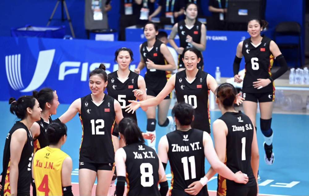 太巧了！中国女排波兰女排“重演”世联赛半决赛，主教练：要夺冠