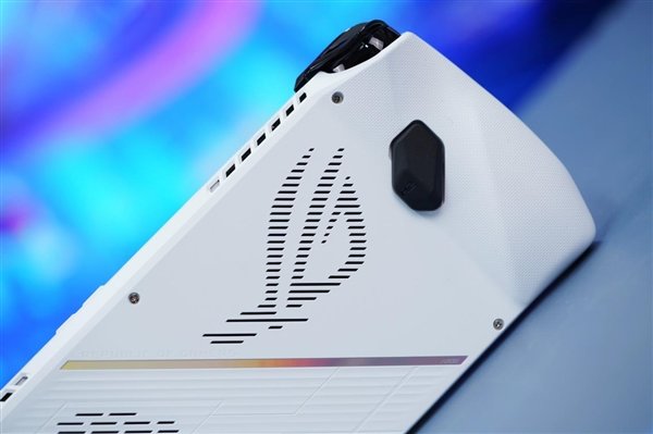 掌上爽玩3A大作!华硕ROG Ally游戏掌机图赏