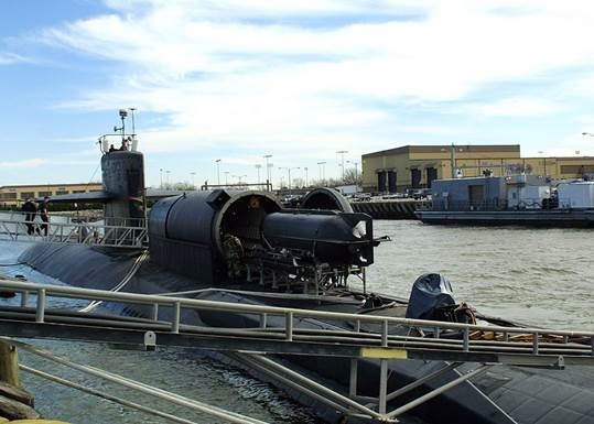 美国海军核潜艇背部安装的湿式蛙人输送艇（SDV）。