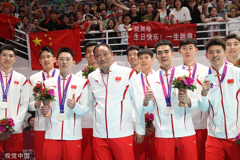 中国男排拿下银牌。