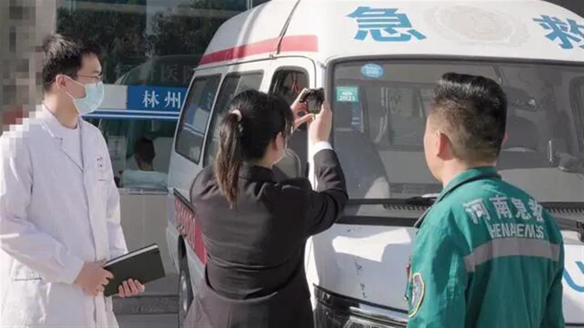 A救命车竟成“运毒车”.jpg
