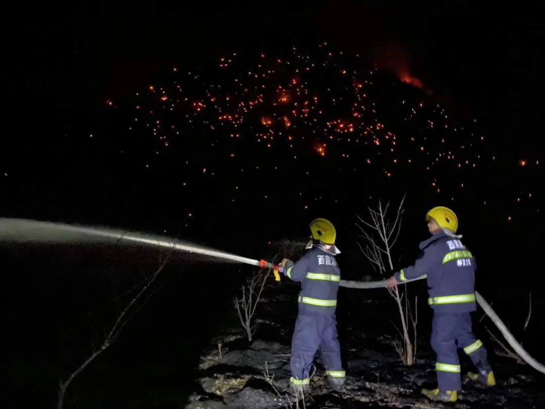 “4·14”森林火灾扑救现场