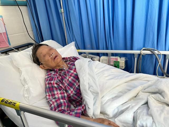 陈奶奶需要高枕卧位,仍明显气促