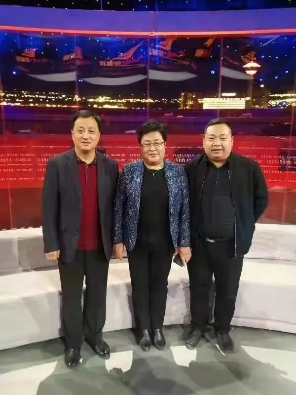 刘红涛(右)参加寻亲节目