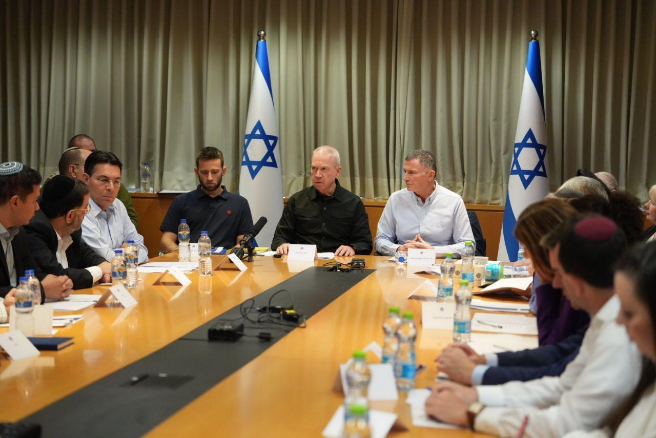 “攻击以色列的人”将付出代价 — 战时内阁部长甘茨和加兰特在加沙地带进行局势评估 | All Israel News